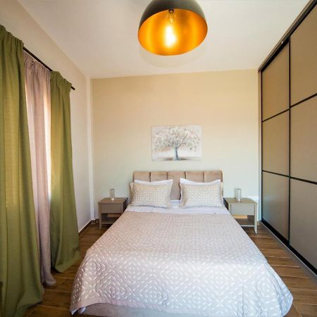 Syrene Luxury Suites Ермополи Екстериор снимка